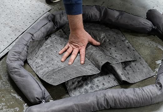 Oil-Dri L90902 15" W x 19" L Universal Heavy Weight Bonded Perforated Pads - Image 9