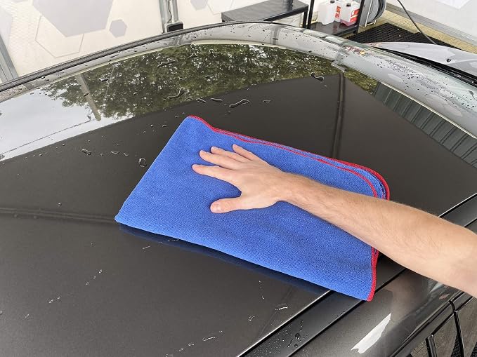 Gtechniq Microfiber Drying Towel, Scratch Resistant, Ultra Split Fibers - Image 2